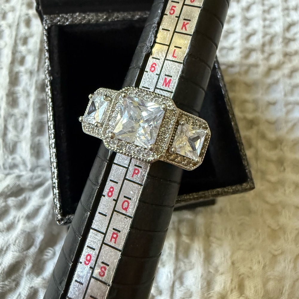 Elegant Silver Women's Ring